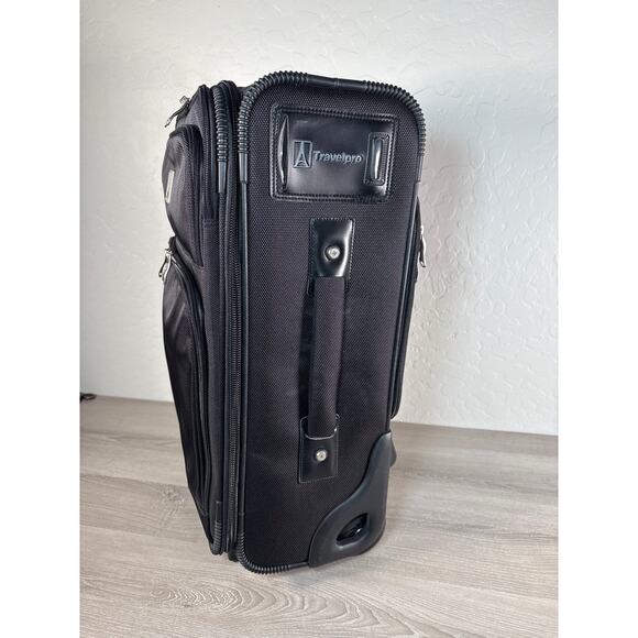 Travelpro FlightCrew5 Slim Expandable Rollaboard Black Suitcase 21” x 14.5” x 8” - Picture 3 of 7